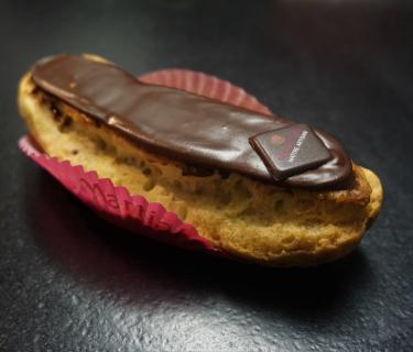 Éclair au chocolat